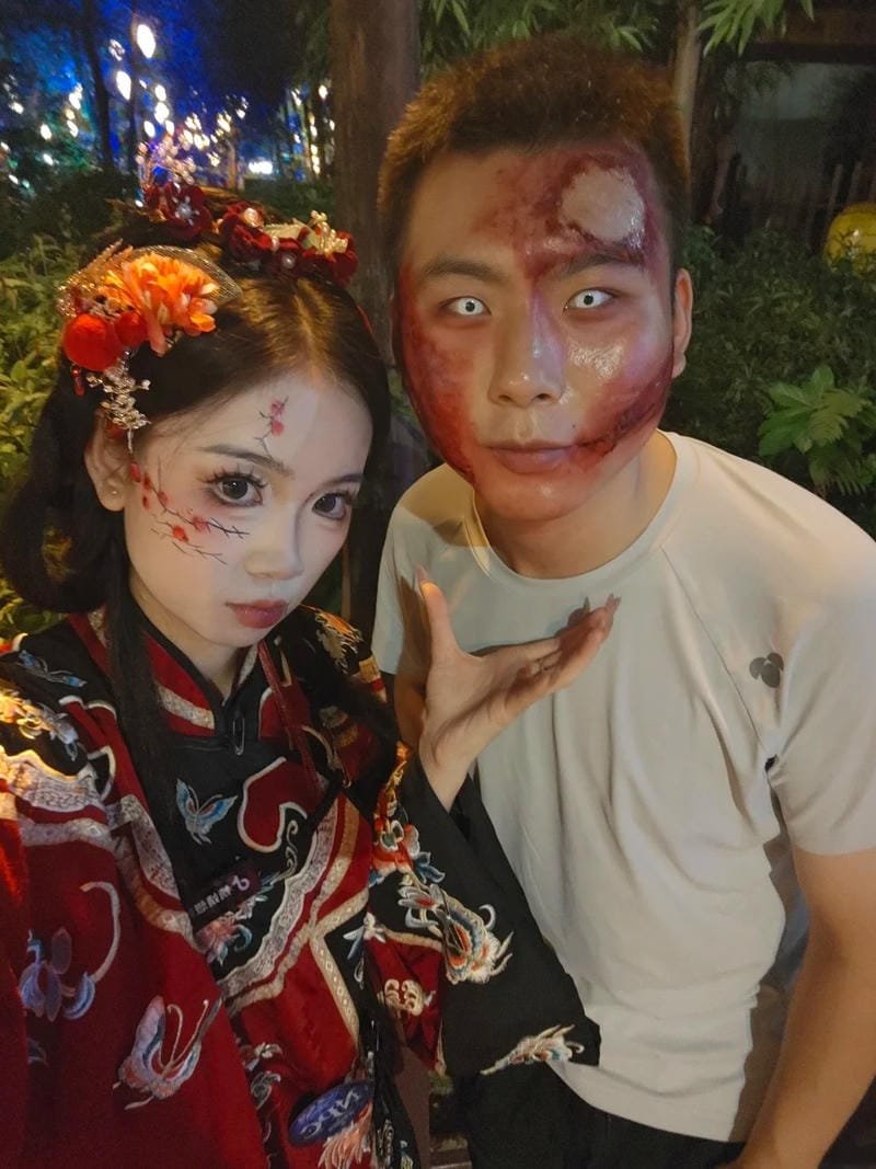 Cosplay ma da tái nhợt khiến người lạnh sống lưng