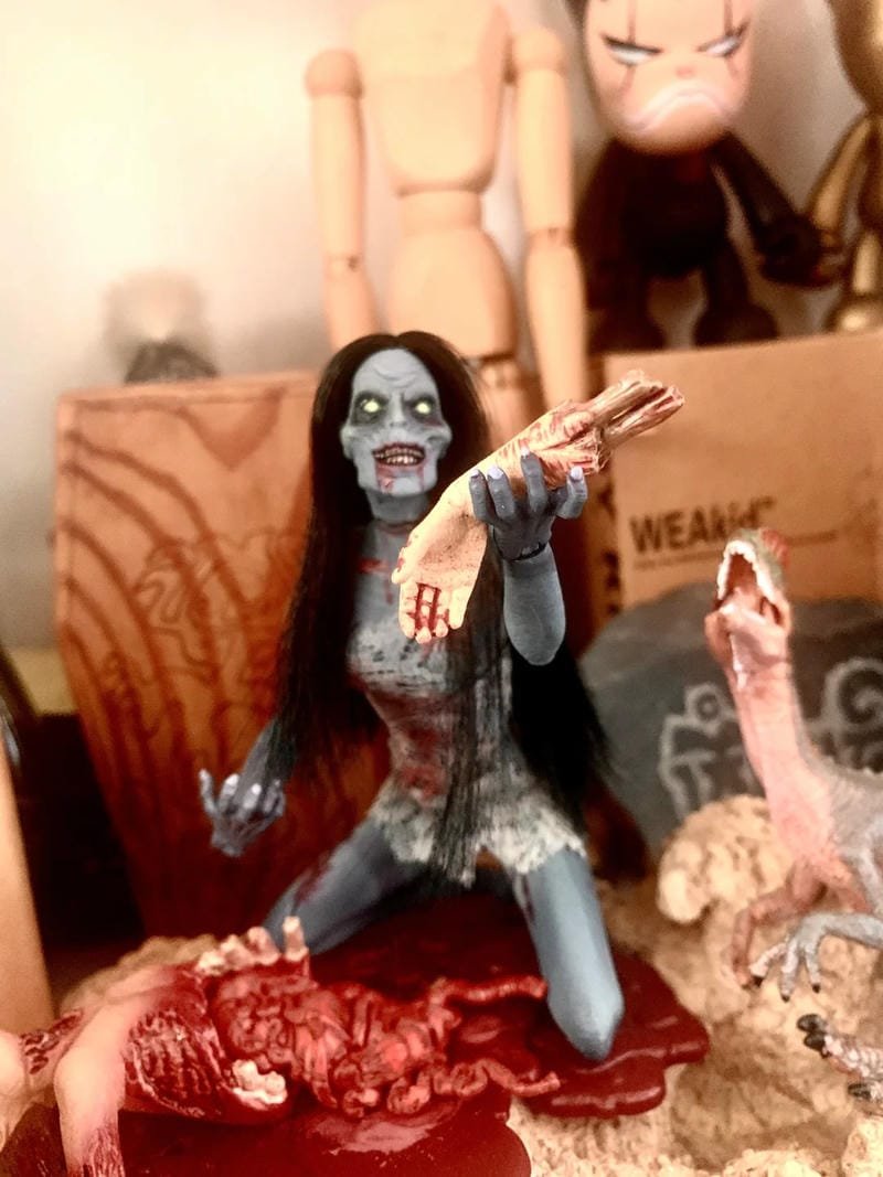 Cosplay ma đang hành động ghê rợn