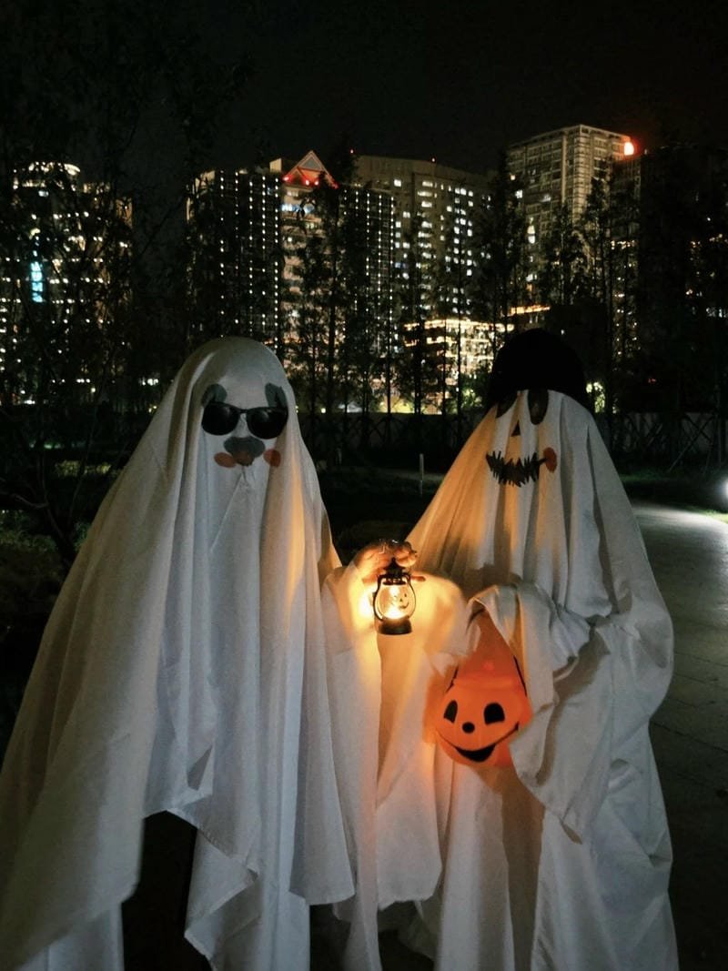 Cosplay ma đi chơi halloween rước đèn