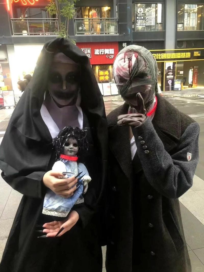 Cosplay ma đi dạo phố chơi