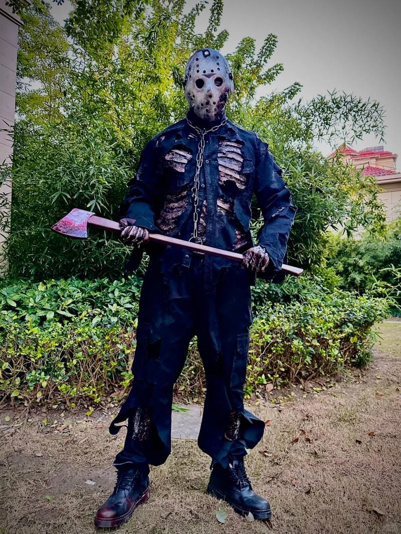 Cosplay ma huyền bí xuất hiện ban ngày