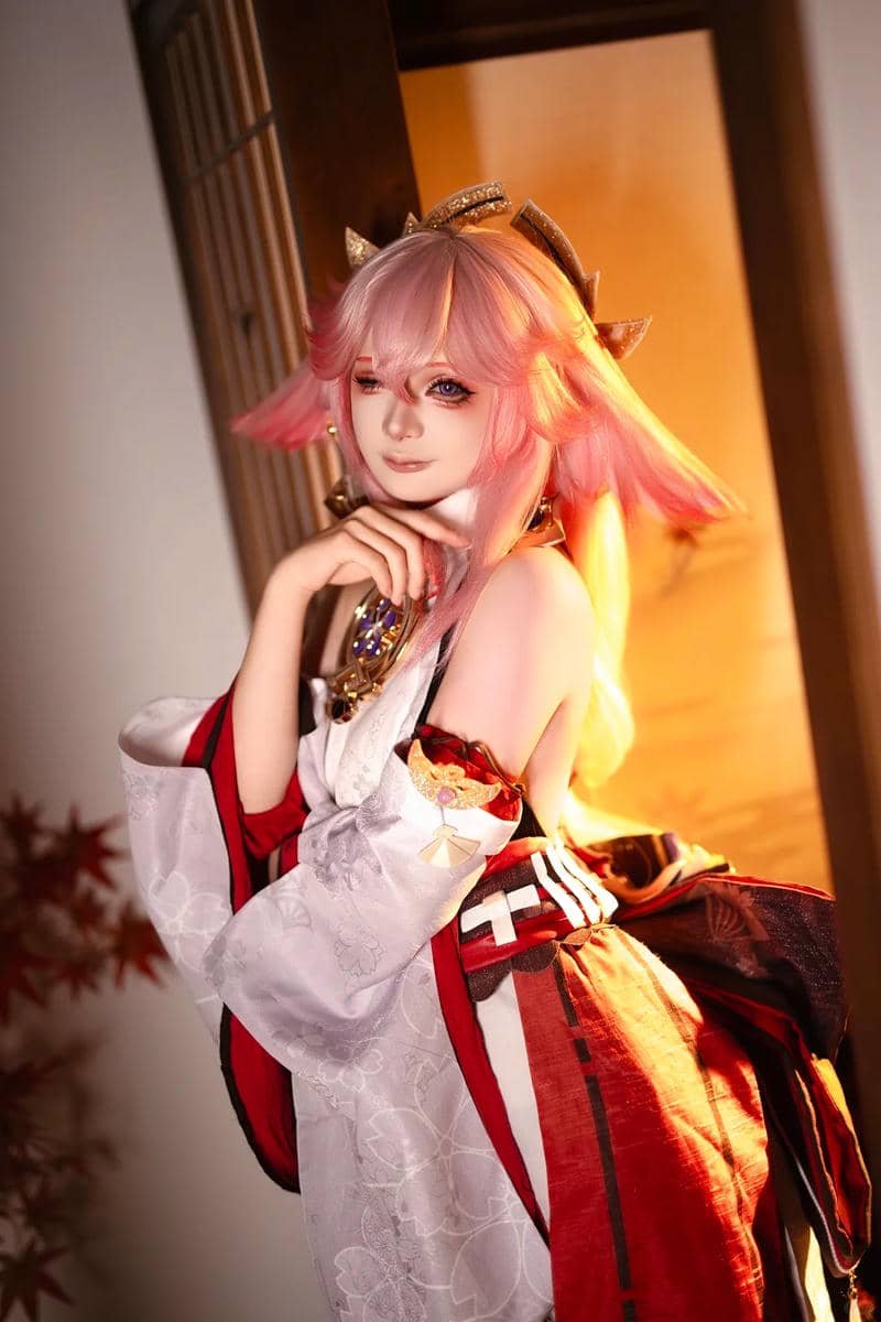 Cosplayer Yae Miko tạo dáng nghệ thuật đẹp