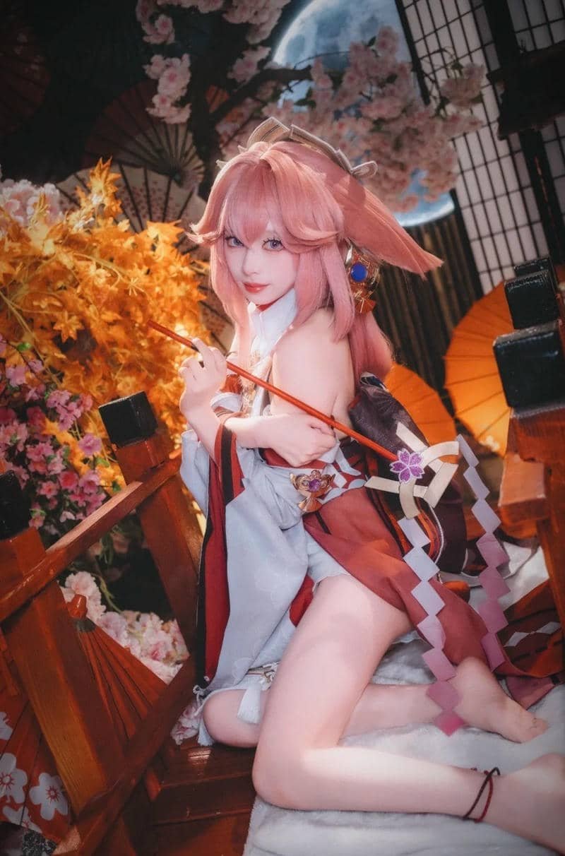 Cosplayer hóa thân Yae Miko thần bí