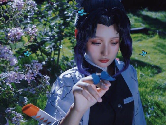Dịu dàng và ma mị, cosplay Hashira Shinobu giữa sương