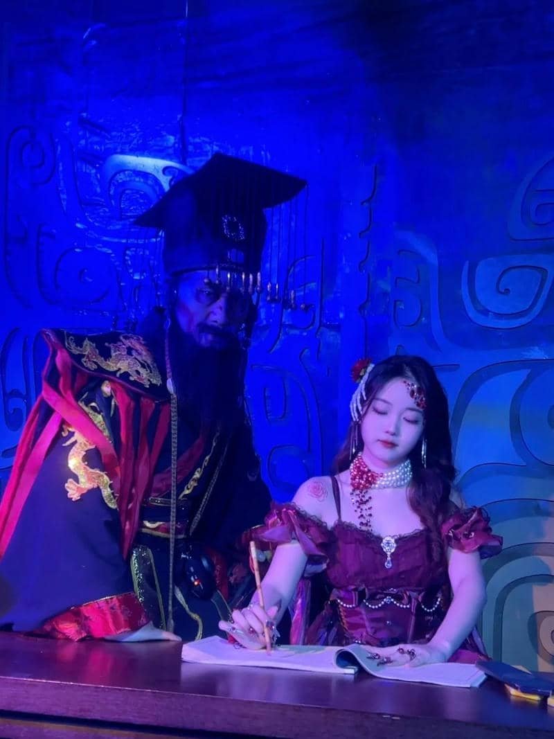 Halloween hóa trang nhân vật kinh dị ấn tượng mạnh