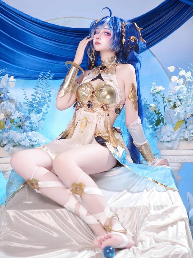 Hình nhân vật Ganyu mềm mại giữa ánh sáng trắng