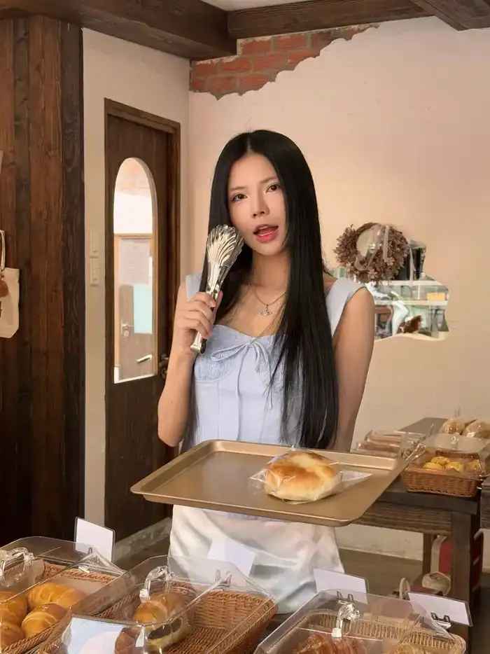 Mai Dora hình ảnh xinh đẹp và trẻ trung