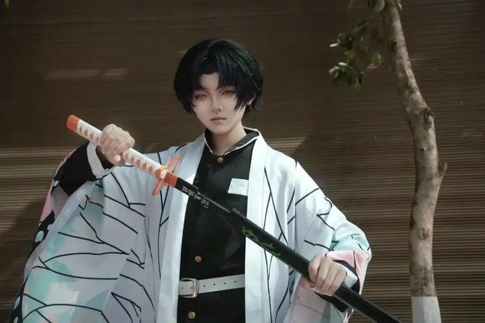 Shinobu cosplay nam make tone nhẹ nhàng