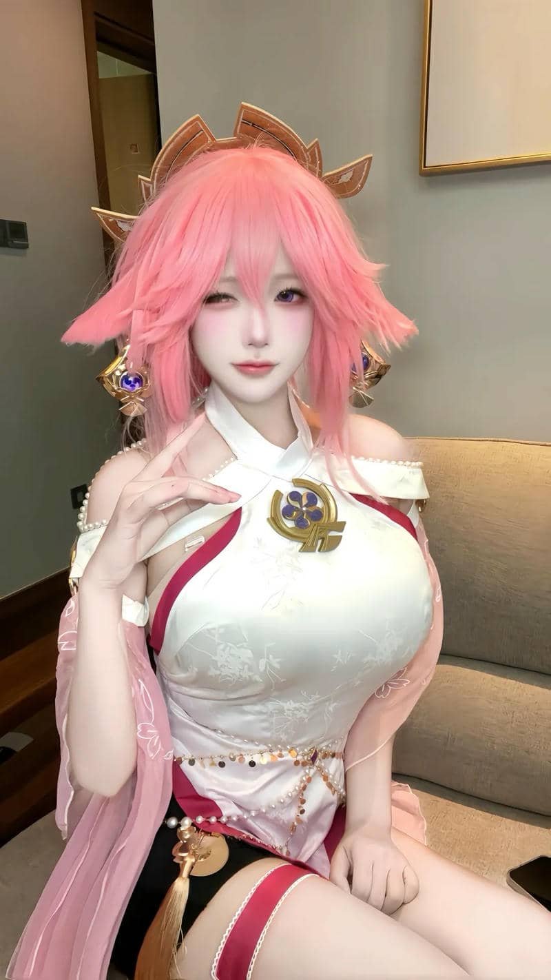 Yae Miko cosplay background phong cách fantasy