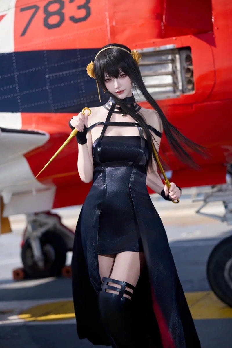 Yor Forger cosplay nhấn mạnh cá tính nhân vật