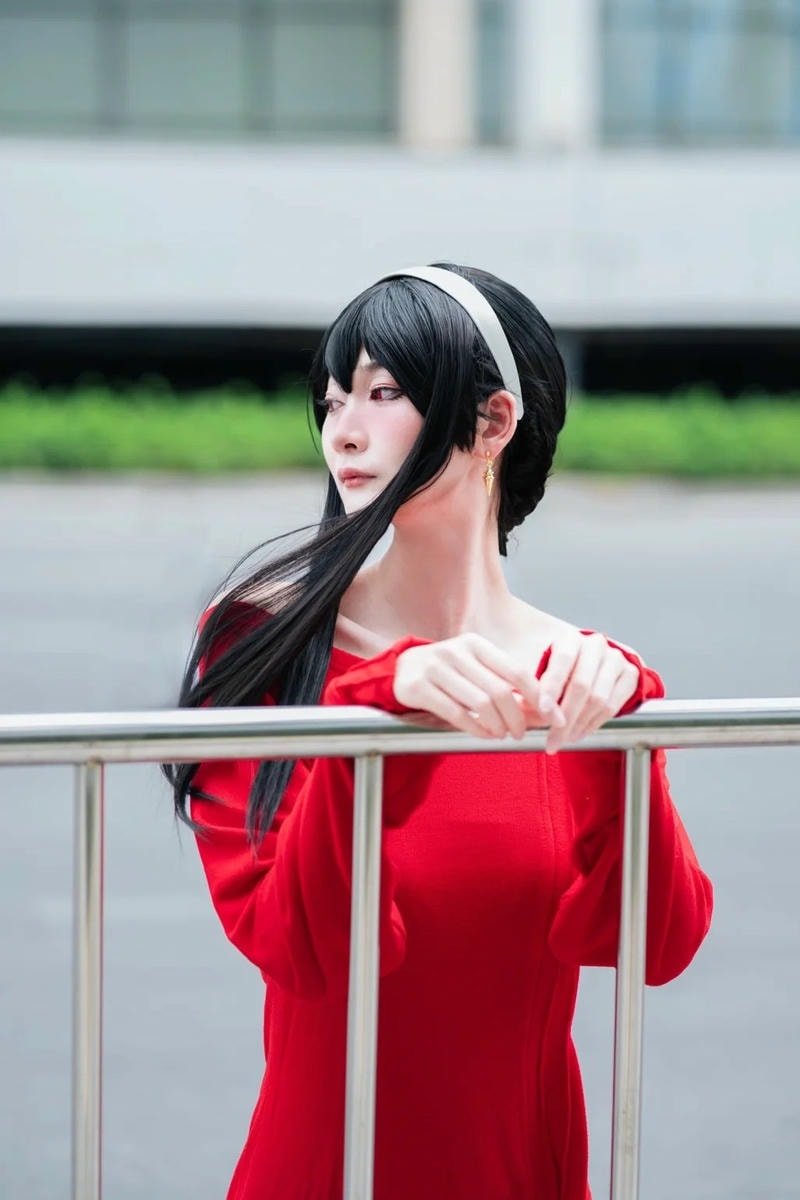 Yor Forger cosplay tái hiện hình tượng nổi tiếng