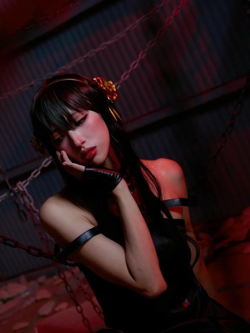 Yor Forger cosplay thể hiện vẻ đẹp trưởng thành