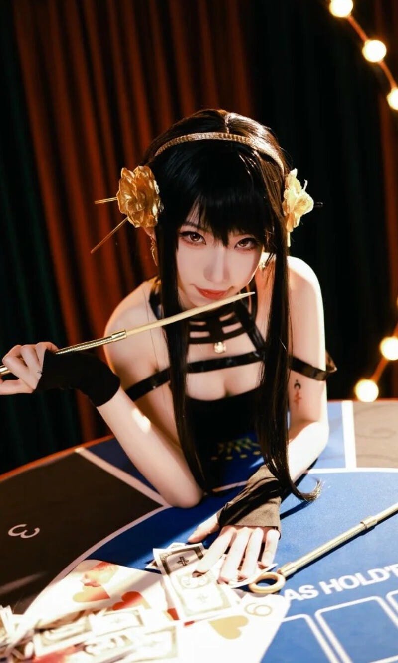 Yor Forger cosplay thu hút nhờ khí chất nhân vật