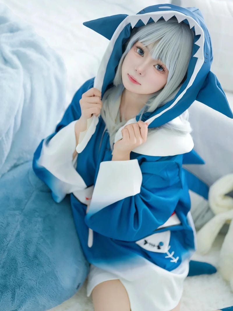 ảnh Gawr Gura cosplay phong cách trẻ trung