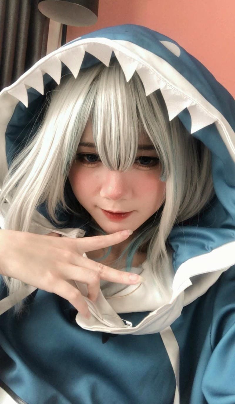 ảnh Gura cosplay ánh sáng mềm mịn