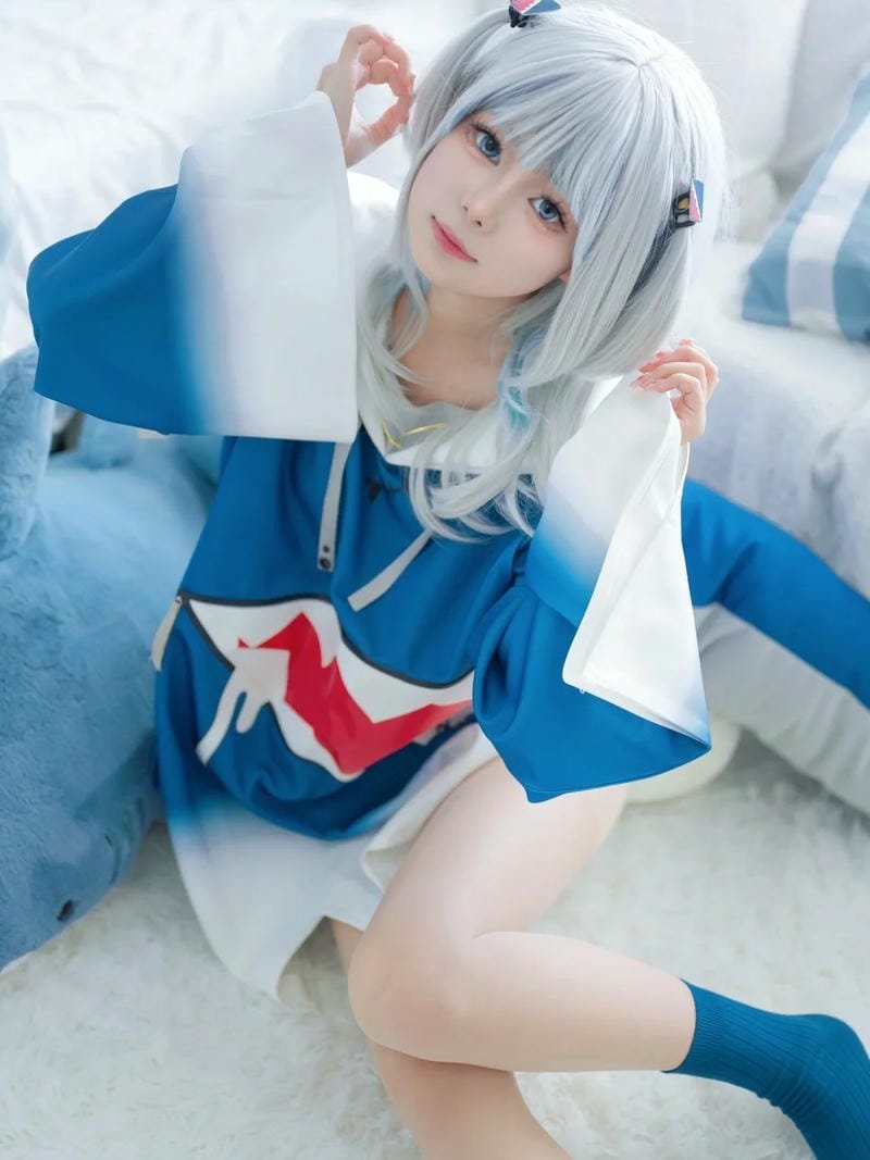 ảnh Gura cosplay mang vibe nàng thơ