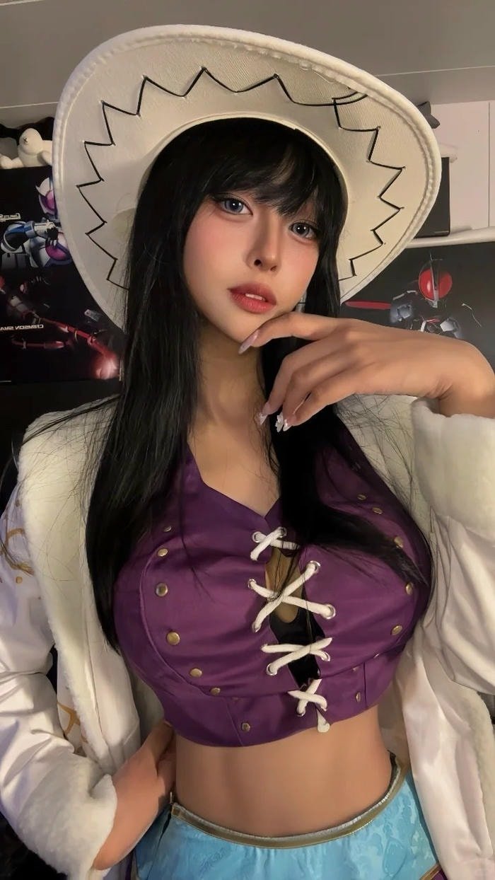 ảnh chụp studio làm nổi bật cosplay robin