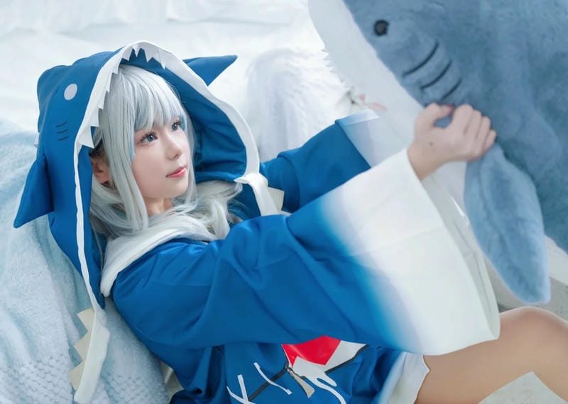 ảnh cosplay Gura vibe anime dịu dàng