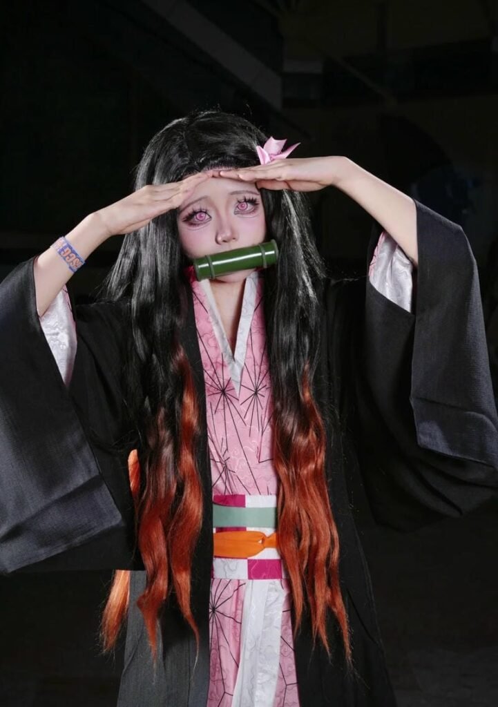ảnh cosplay nezuko ánh sáng mềm