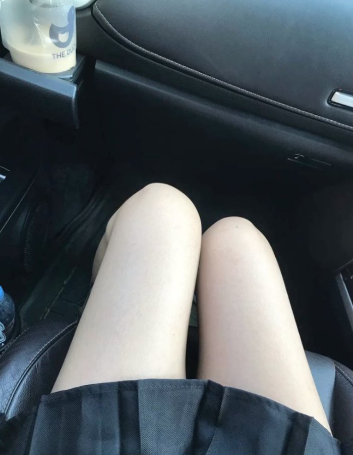 ảnh đùi gái xinh ánh sáng ban ngày đẹp