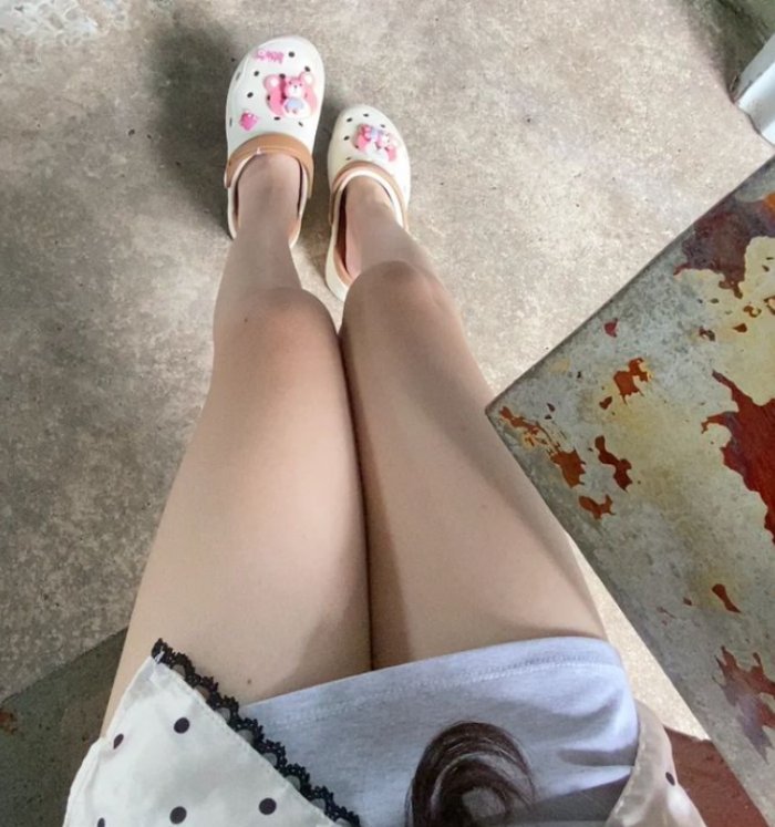 ảnh đùi gái xinh với làn da sáng mịn