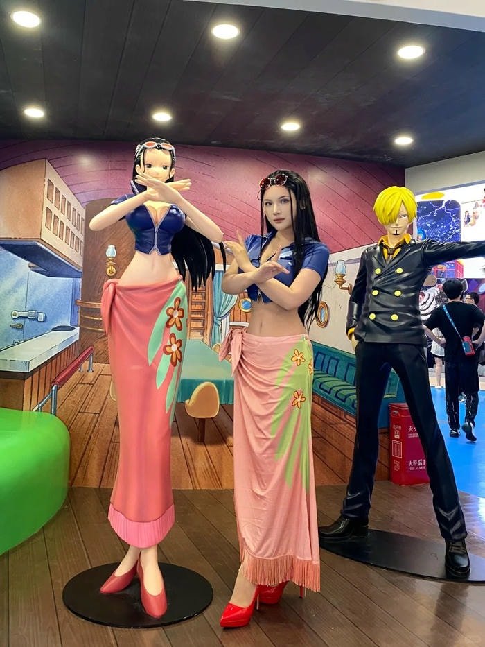 ảnh nét căng chân dung cosplay robin