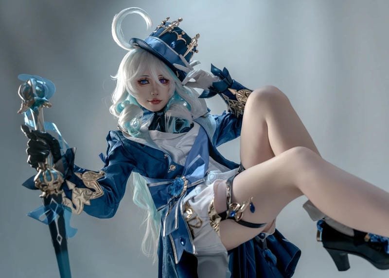 ảnh nhân vật Furina cosplay đầy khí chất