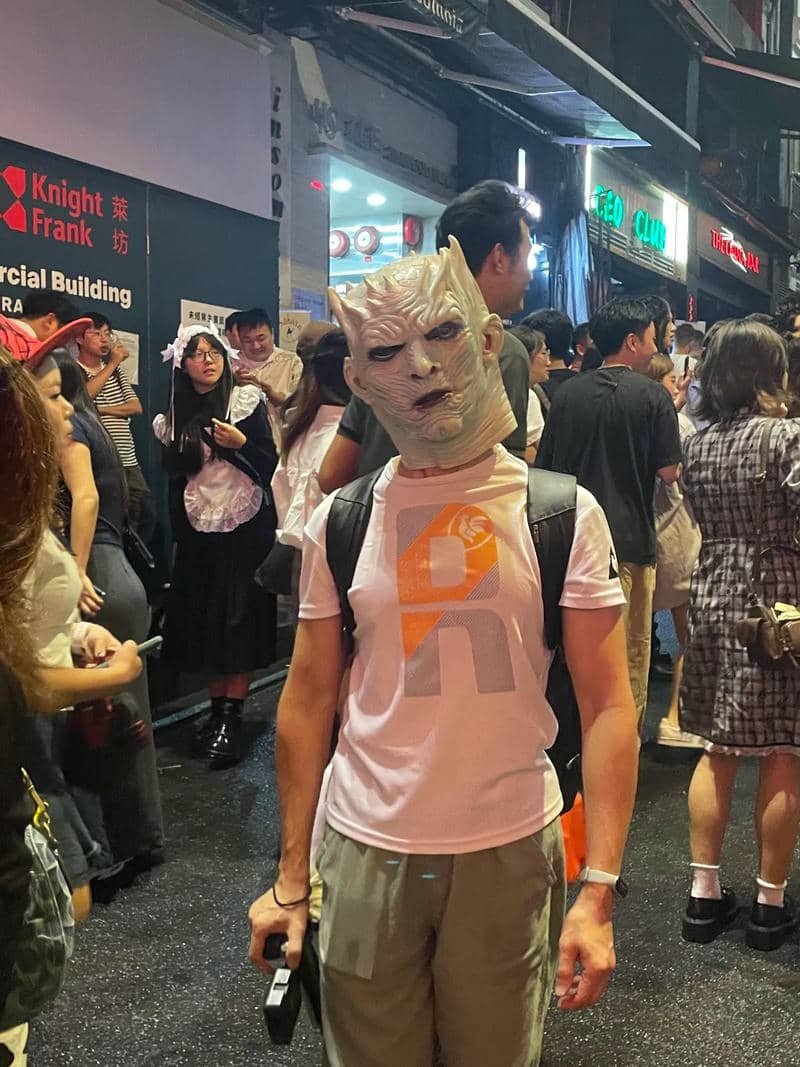 bộ ảnh Halloween cosplay yêu quái ngơ ngác