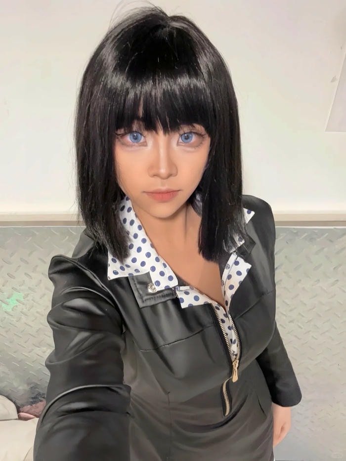 bối cảnh ngoài trời tăng chất anh hùng cosplay robin