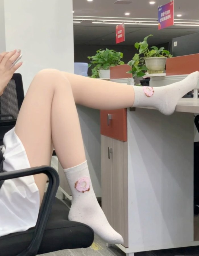 cặp chân mịn màng ảnh đùi gái xinh