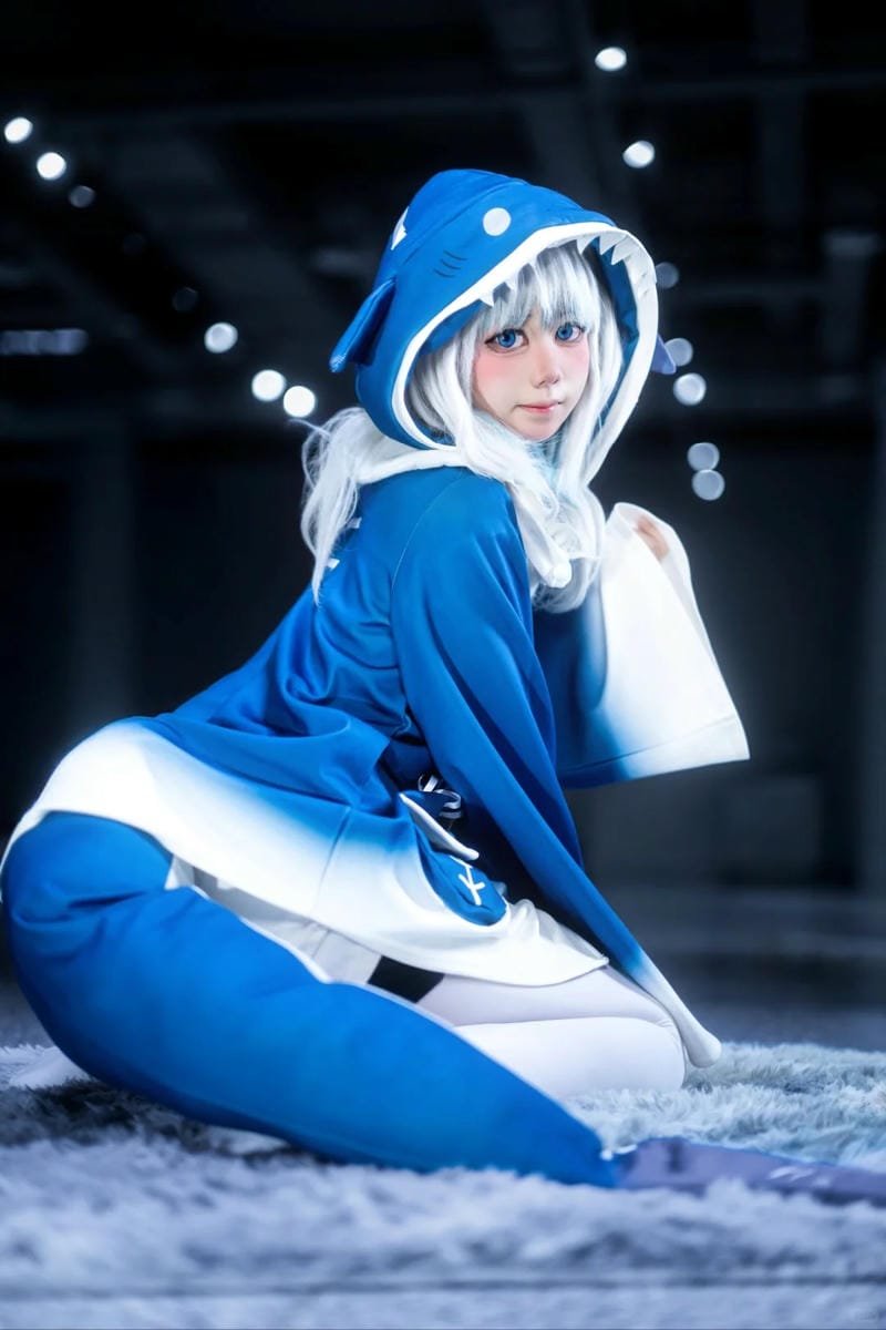 cosplay Gura xanh trắng với ánh sáng đẹp