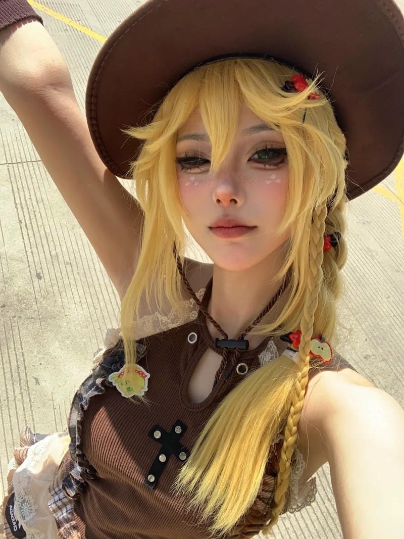 cosplay girls phù hợp chia sẻ mạng xã hội