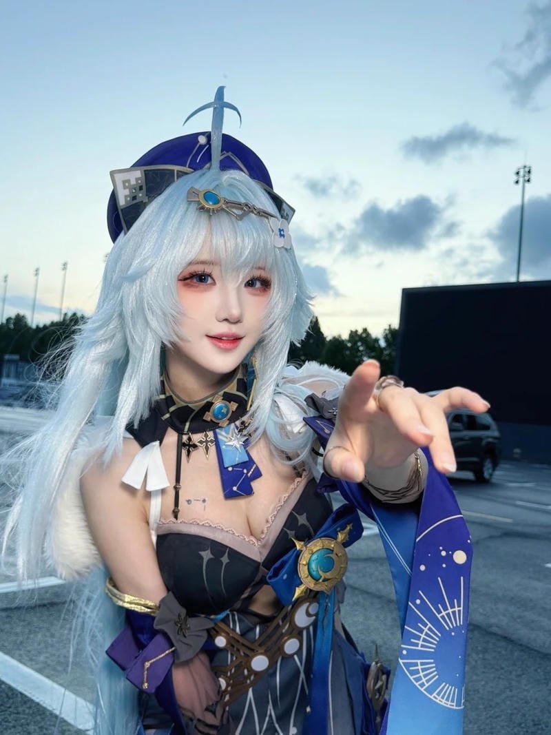 cosplay girls tạo cảm giác gần gũi người xem