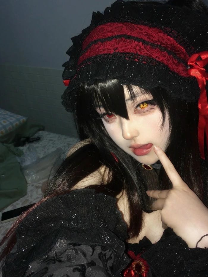 cosplay kurumi tái hiện hình tượng gothic bí ẩn