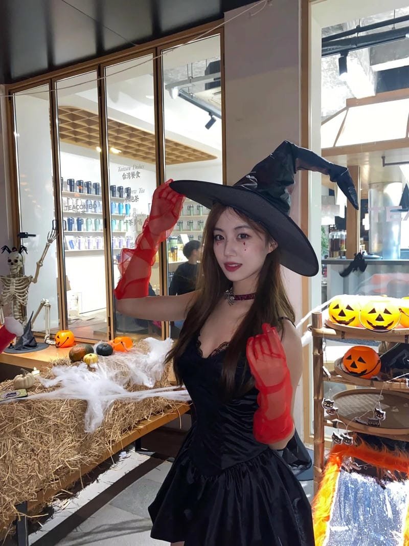 cosplay ma nữ từ cô gái xinh đẹp