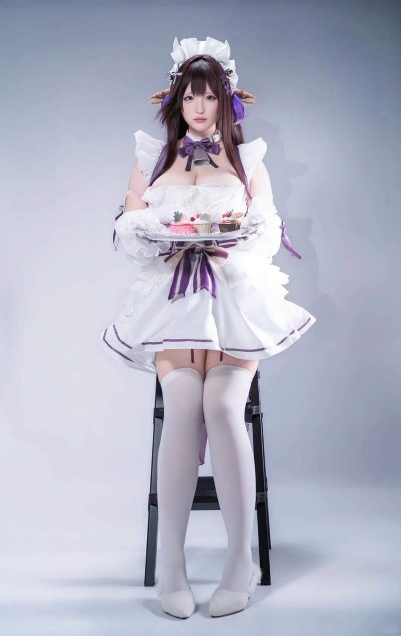 cosplay maid thể hiện hình ảnh nữ hầu gái