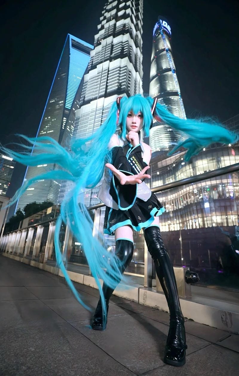 cosplay miku kết hợp trang phục và phụ kiện chuẩn
