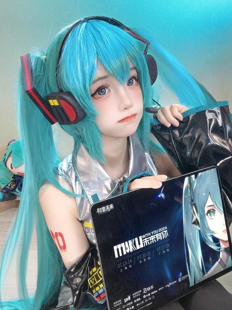 cosplay miku mang màu sắc anime hiện đại
