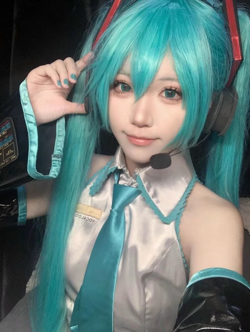 cosplay miku tái hiện hình ảnh idol ảo nổi tiếng