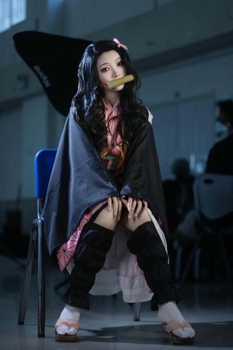 cosplay nezuko mặc kimono đen hồng đẹp