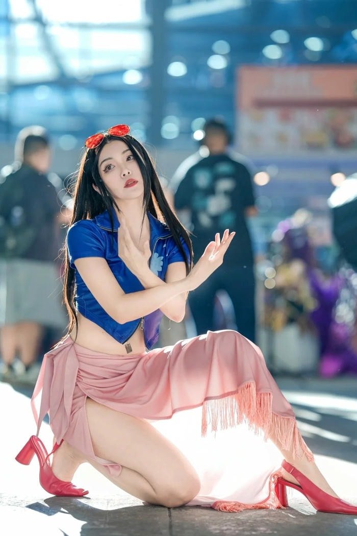 diễn xuất nhân vật sống động cosplay robin