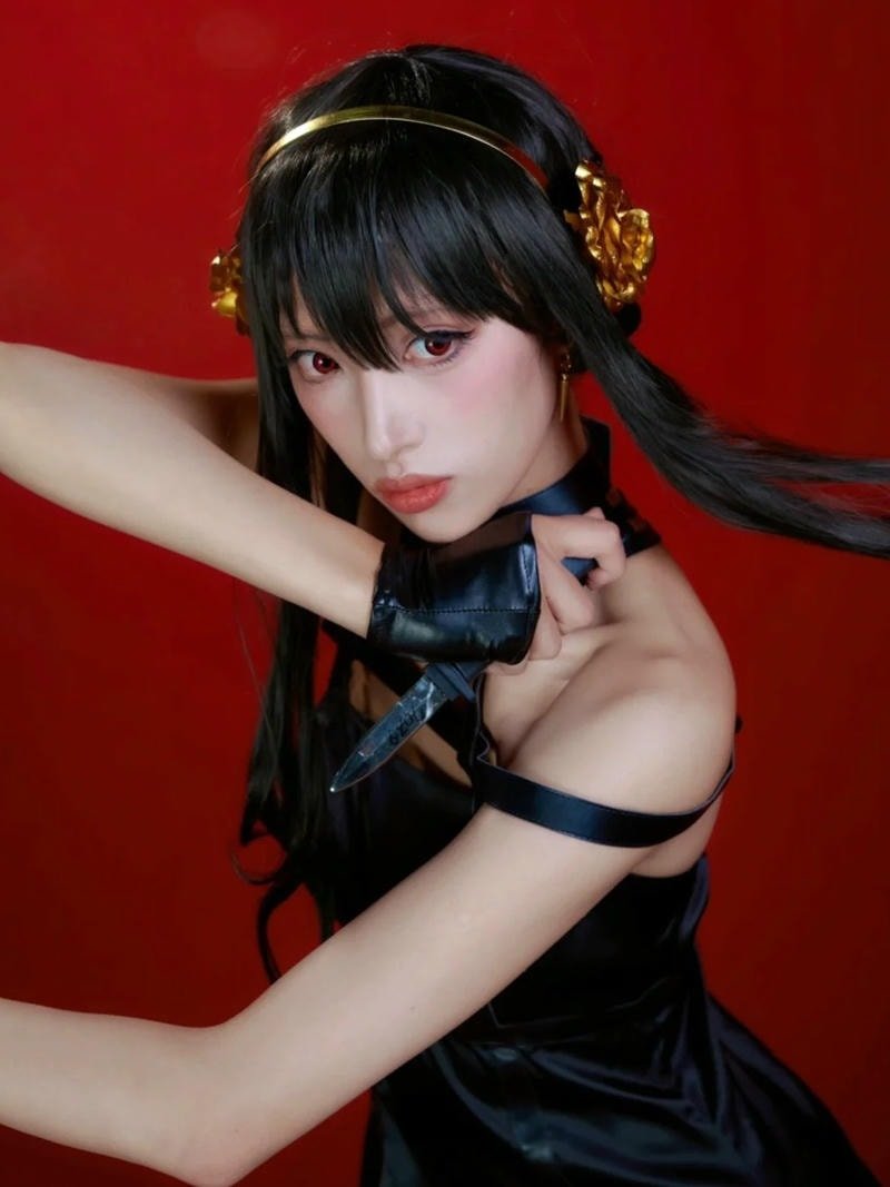 hình ảnh nhân vật được tái hiện trong Yor Forger cosplay