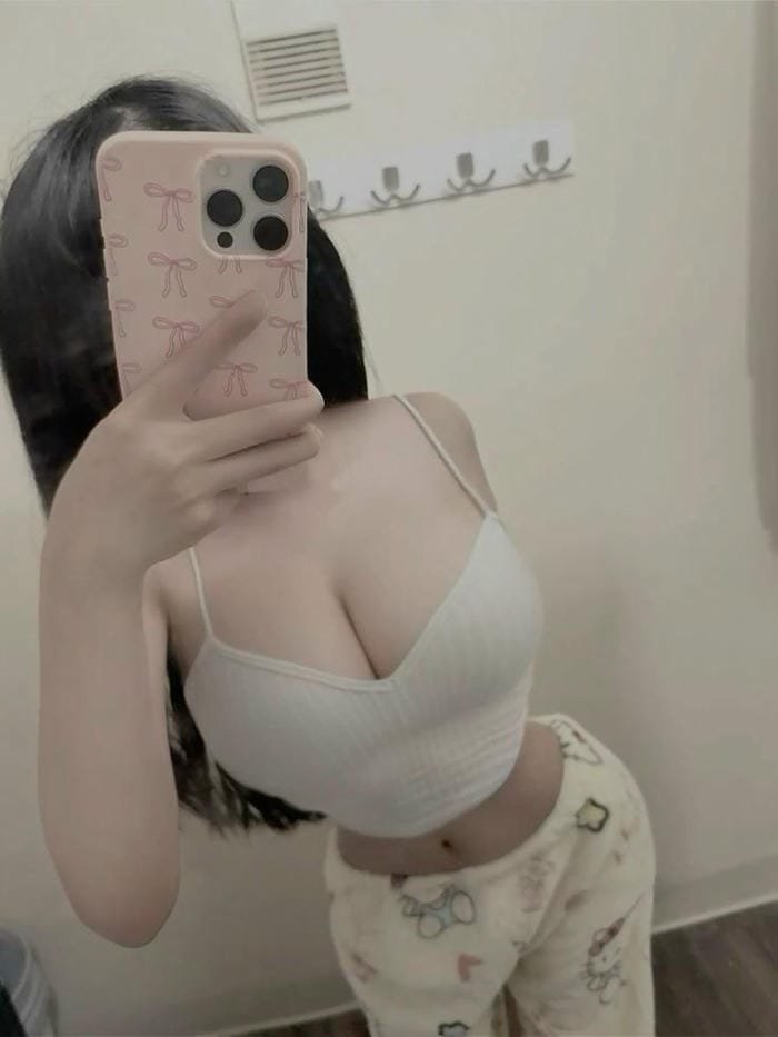 hình bộ ngực khủng ảnh học sinh vú to mê
