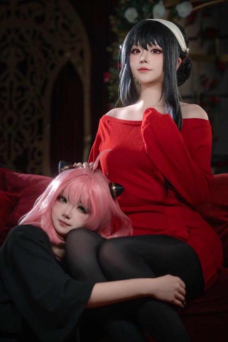 hình tượng anime được giữ trong Yor Forger cosplay