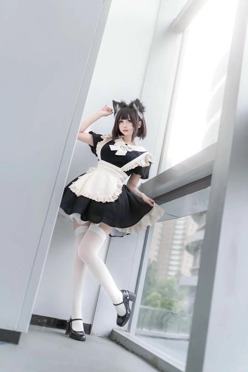 không khí nhẹ nhàng bao quanh cosplay maid