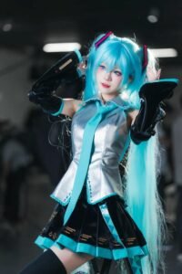 không khí trẻ trung lan tỏa từ cosplay miku