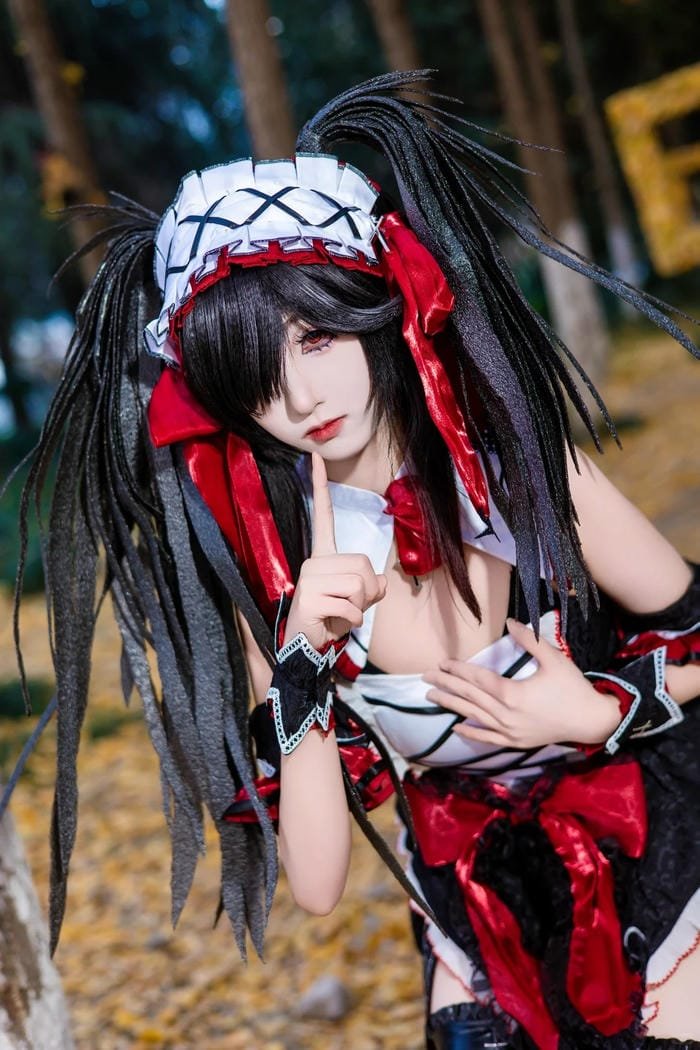 không khí u tối bao quanh cosplay kurumi
