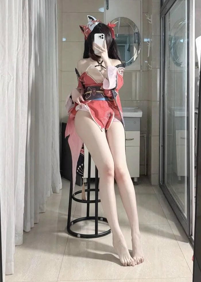 mai shiranui cosplay nhấn vào chuyển động linh hoạt