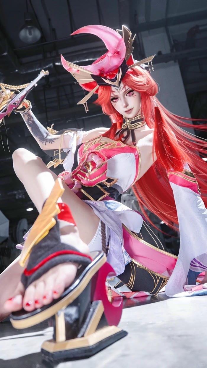 mai shiranui cosplay thể hiện hình ảnh nữ ninja nổi tiếng