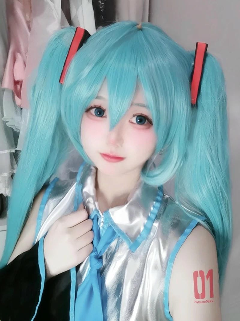 mái tóc xanh đặc trưng trong cosplay miku